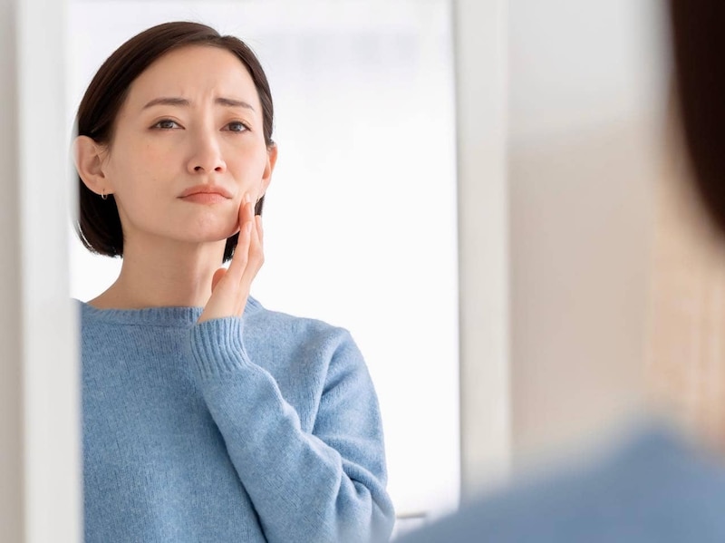 体重より“見た目”が先に崩れる。年末に「顔と下半身がパンパンになる」本当の理由