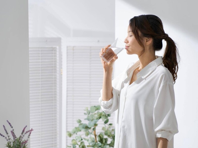 １週間で−1.5kgに成功。SNSで話題の「水ダイエット」を本気で試してみた“結果”