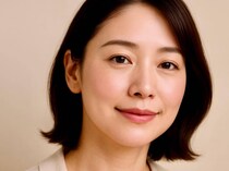 くすみのない大人肌を演出。素肌感を残して“血色と立体感”を引き出す「ベースメイクのコツ」