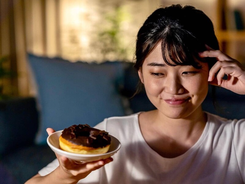 我慢するほど食べたくなる！ダイエット中の“甘い物欲”をコントロールする方法