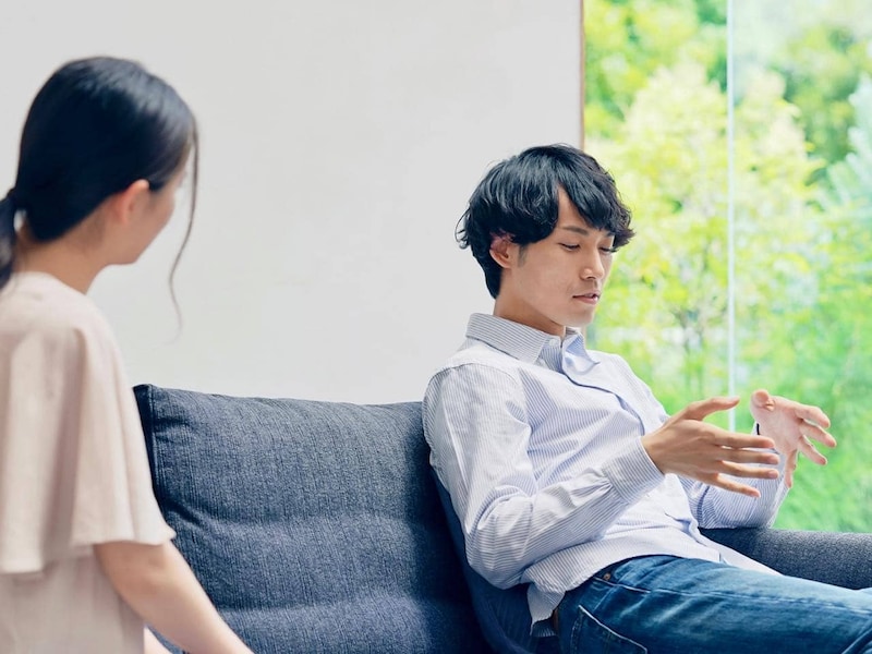 浮気される前に気づいて。男性が「他の女性に惹かれ始める」瞬間