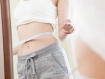 “くびれ迷子”の大人世代に。１日１セット【ぽっこりお腹がスッと軽くなる】簡単エクササイズ