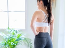 “おデブ化”解消には背中も重要なカギ！１日５回【お腹＆背中を引き締める】簡単エクササイズ