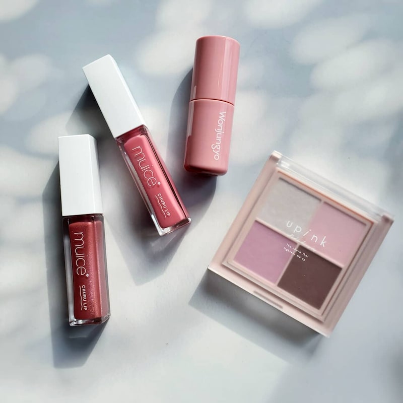 帰省・集まり・初詣…どこでも好印象。大人が使いやすい「多幸感ピンクメイク」厳選3コスメ