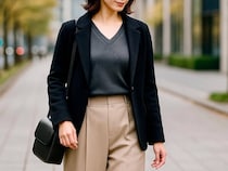 昔のままだと“おば見え”。今選ぶべき「Vネックニット」は【浅め×コンパクト】が正解です