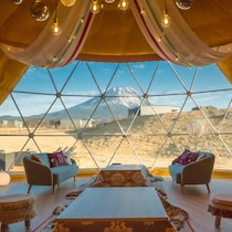 全棟が富士山ビュー＆絶景サウナも魅力。【グランピングB＆V 富⼠⼭河⼝湖】は驚くほど広いドッグランも