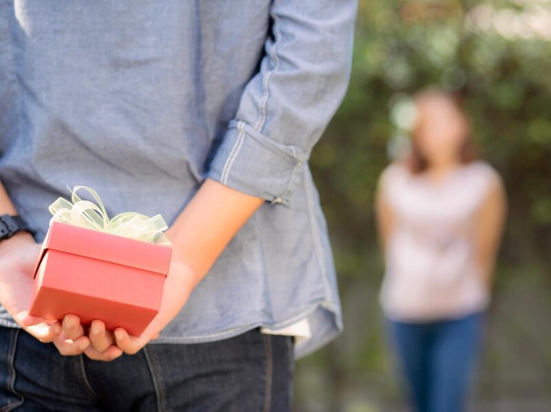 記念日を忘れないのは本命サイン?恋に本気になった男性が見せる「行動」