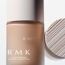 プロも絶賛！ひと塗りで−５歳見え。【RMK】2025秋新作ファンデで作る「立体ツヤ美肌」