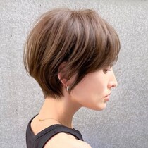【マイナス５歳見え】横顔も映える！大人のための“軽やかショートボブ”の作り方