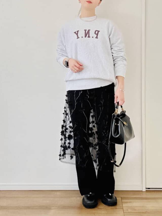 ロゴスウェット×ラップスカートコーデ