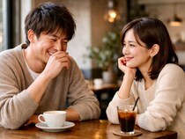 照れ隠し？距離を縮めたい？男性が“本命の女性の前でだけ”冗談を言う理由