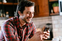 「いいね」より特別！SNS保存は男性が見せる“最上級の本命サイン”