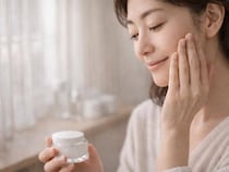 今年こそ“肌の機嫌がいい日”を増やす。今日から始める「大人のスキンケアルーティン」