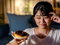 我慢するほど食べたくなる！ダイエット中の“甘い物欲”をコントロールする方法