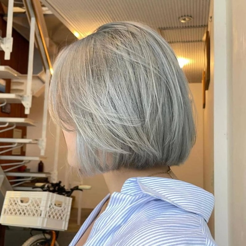 ダメージを低減。ブリーチを活用して今っぽく白髪をカバーする【ヘアケア】のポイント