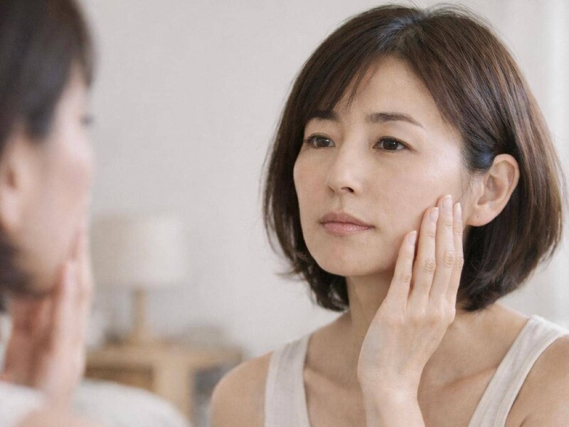 保湿してるのにくすむ・毛穴が目立つ…。40代から増える「インナードライ肌」の正体