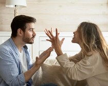 実はイラッときてるかも。男性が不快感を覚える「彼女の言動」とは