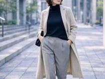 黒タートルが重く見える原因は“顔まわり”。40代・50代が選ぶべき「明るさと質感」の正解