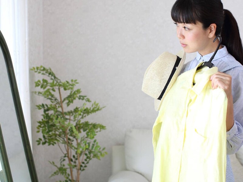 「なんか老けた？」の原因は“服の色選び”かも。大人がアカ抜けるカラーチョイスの新ルール