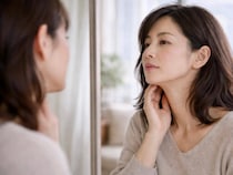 鏡を見るたび気分が沈む…。40代から「老けた」と感じる瞬間が増える理由