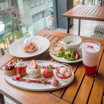 ３年連続“最高金賞”の苺『あまりん』のアフタヌーンティーが開催中【ハイアット セントリック 銀座 東京】