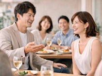 「彼女と付き合ってるんだ」男性があなたを周囲に紹介するのは本命行動