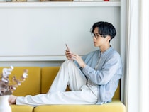 だから既読スルーされる！男性が返信に困る「重めLINE」の落とし穴