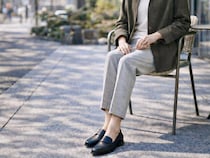 ローファーが重く見える原因は“甲の見え方”。40代・50代が整えるべき「足元バランス」