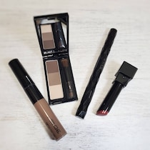 眉も目元も“失敗しにくい”。【KATE】2026年1月新作コスメ“大人が使いやすい”注目３品