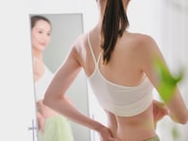 「痩せた？」と聞かれる後ろ姿へ。１日10回【背中の贅肉を落とす】簡単習慣