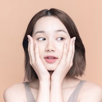 加速する“顔のたるみ”に歯止めを。１日１分【笑顔を美しくする】簡単ストレッチ