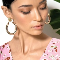 くっきりフェイスラインで印象UP。細くて長い首元へ【小顔感が高まる】簡単ストレッチ