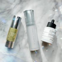 透明感も毛穴もニキビ跡も。大人肌の悩みに効く“本気で使えた”実力派美容液３選