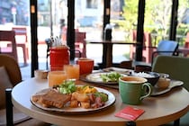 【キャプション by Hyatt 兜町 東京】のモーニングで、ゆったりとして居心地のいい朝を迎えました