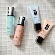 下地を変えるだけで肌印象が変わる。大人肌に透明感とツヤを仕込む「春の優秀プライマー」２選