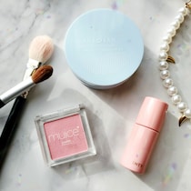 「最近くすみがち…」を即解消。大人世代こそ選びたい“やわらかピンク”最新ベースコスメ３選