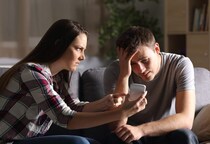 やっぱりクロだったんだ。男性がほぼ必ず残してる「浮気の証拠」