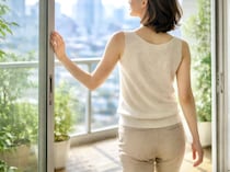 肩・二の腕の印象が変わる。１日30秒【腕・背中・体幹をまとめて引き締める】簡単ヨガポーズ