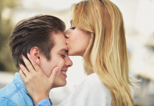 もう彼女と離れられない♡男性が「一生愛し続けたくなる女性」の特徴