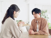 無意識に態度に出る！隠しごとをしている男性に見られる「違和感」