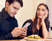 「今は放っておいて…」の真意は？男性があなたから距離を置きたがる理由