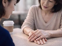 顔よりも差が出やすい？「手元・指先の印象」が若見えの分かれ目となる理由