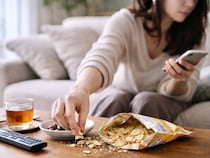 【３ヶ月で−２kg】痩せられない原因はこれだった…。彼女が“なんとなく食べ”をやめた結果