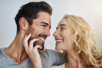 されたら本命確定とみてOK。男性が「猛烈に恋したときにする言動」