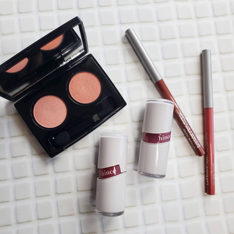 そのメイク、少し古いかも?40代からの“ミュート春メイク”がアカ抜ける最旬コスメ3選