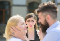 変に“関わらない”が正解。身近にいるかも「不倫カップル」に見られる特徴