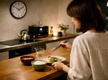 「夜遅い食事＝太る」は本当？ダイエットで見落としがち“食事時間”の考え方