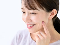 笑顔なのに“老けて”見えてない？ ほうれい線を和らげる「表情筋リセット習慣」