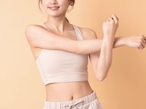 40代からは“腕の使い方”で見た目が変わる。太く見える二の腕を変えるコツ