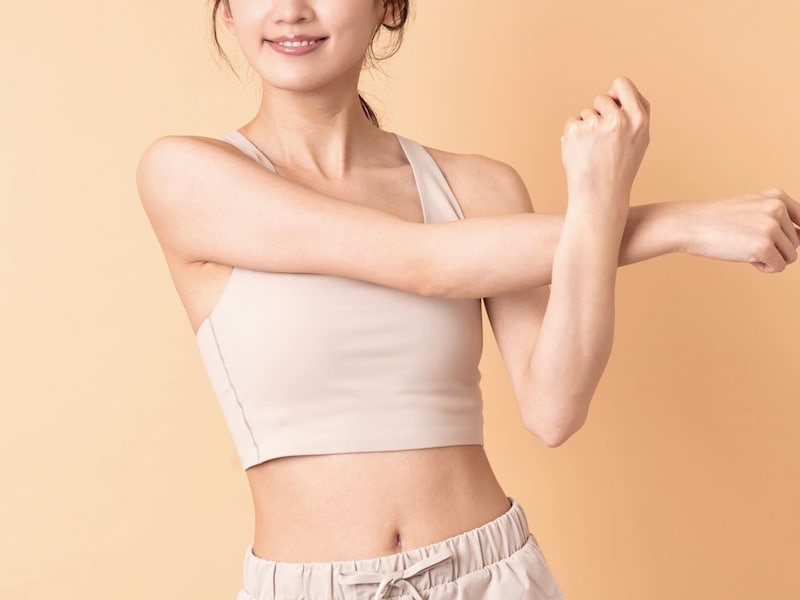 40代からは“腕の使い方”で見た目が変わる。太く見える二の腕を変えるコツ